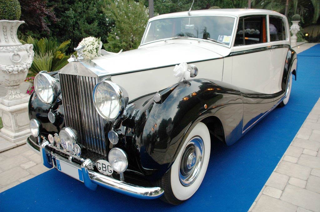 Rolls Royce Silver Spectre Rent Roma